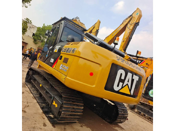 Гусеничный экскаватор CATERPILLAR 320D2