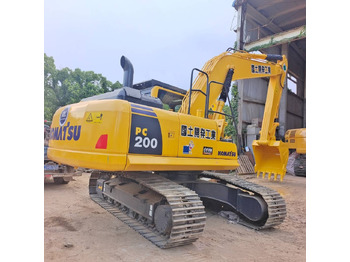 Гусеничный экскаватор KOMATSU PC200