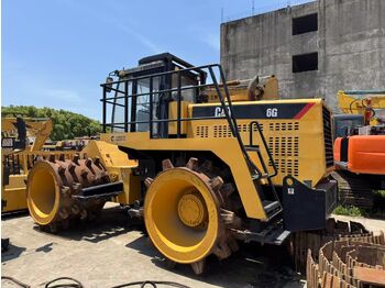 Компактор CATERPILLAR