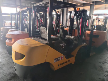 Дизельный погрузчик KOMATSU