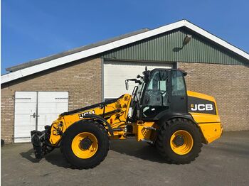 Телескопический фронтальный погрузчик JCB TM320