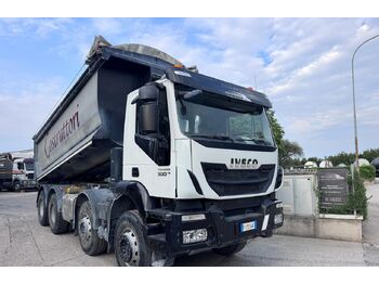Самосвал IVECO Trakker