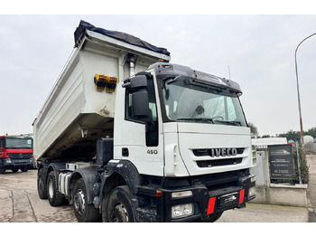 Самосвал IVECO Trakker
