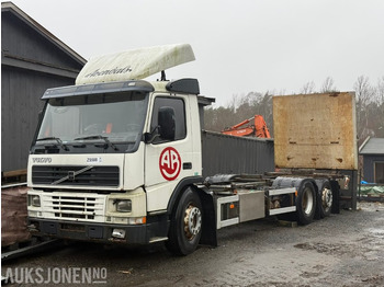 Грузовик-контейнеровоз/ Сменный кузов VOLVO FM7