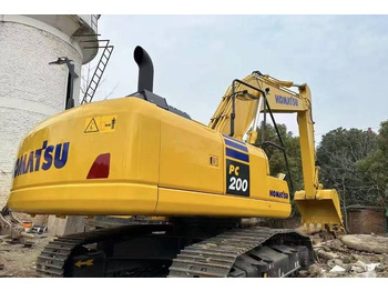 Гусеничный экскаватор KOMATSU PC200-8