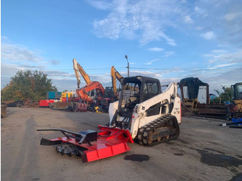 Мини-погрузчик с бортовым поворотом BOBCAT T590