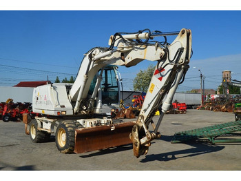 : фото в шапке страницы