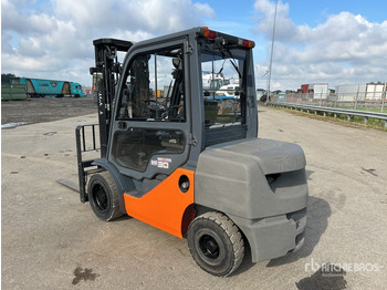 Дизельный погрузчик TOYOTA FDF 30