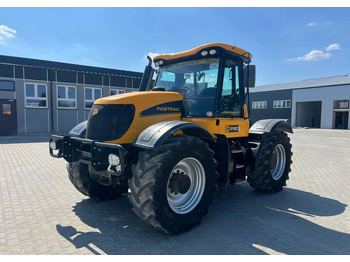 Трактор JCB