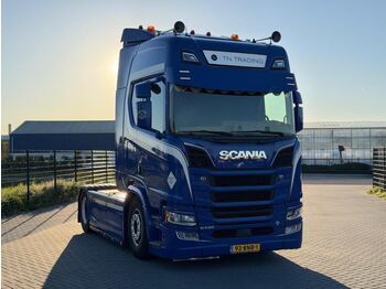 Тягач SCANIA R 520