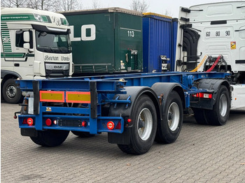 Полуприцеп-контейнеровоз/ Сменный кузов VAN HOOL 20'