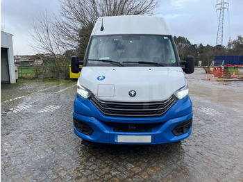 Микроавтобус IVECO Daily