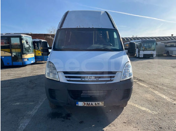Микроавтобус IVECO Daily