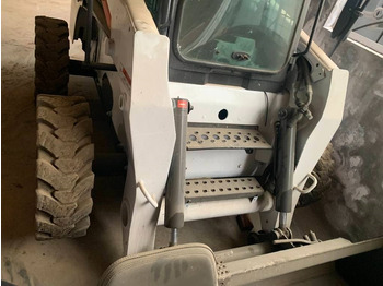 Мини-погрузчик с бортовым поворотом Bobcat S 300: фото 2