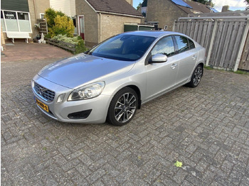 Седан VOLVO
