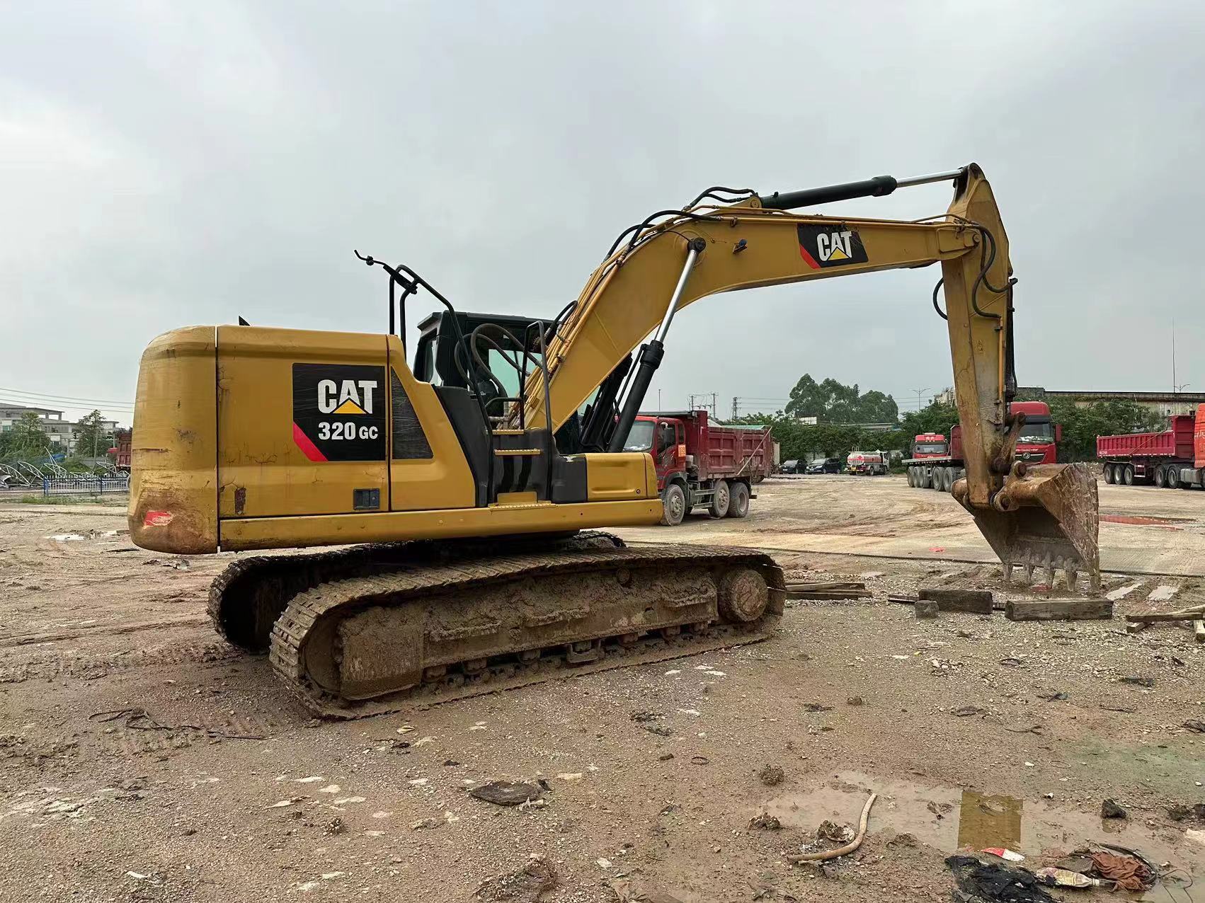 Гусеничный экскаватор CATERPILLAR 320GC