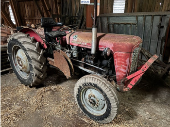 Трактор MASSEY FERGUSON 1000 series