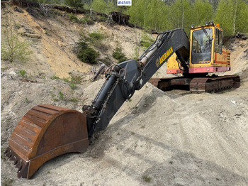 Гусеничный экскаватор