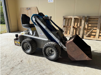 Компактный фронтальный погрузчик