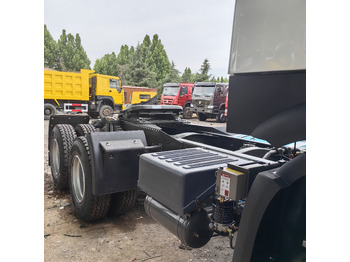 Тягач для транспортировки пищевых продуктов Howo tractor: фото 4