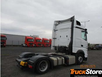 Тягач Mercedes-Benz Actros 1845 LS nRL: фото 3 Тягач Mercedes-Benz Actros 1845 LS nRL: фото 3