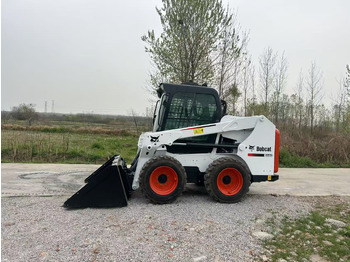 Мини-погрузчик с бортовым поворотом BOBCAT S550: фото 3