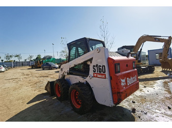 Мини-погрузчик с бортовым поворотом BOBCAT S160