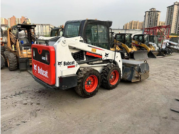 Мини-погрузчик с бортовым поворотом Bobcat S450: фото 4