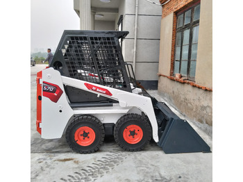 Мини-погрузчик с бортовым поворотом BOBCAT S70