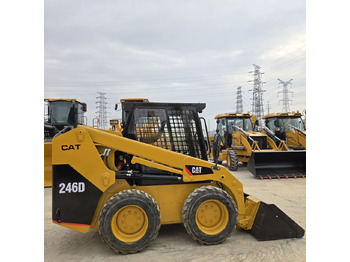 Мини-погрузчик с бортовым поворотом Caterpillar 246D: фото 3