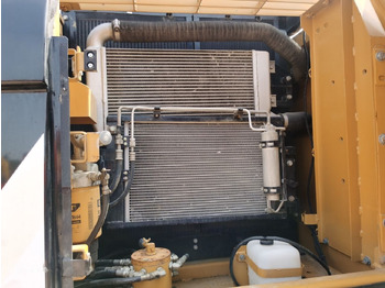 Гусеничный экскаватор CATERPILLAR 320D