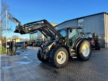 Трактор VALTRA
