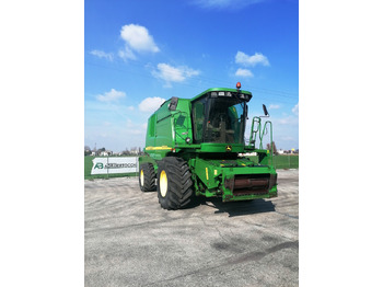 Зерноуборочный комбайн JOHN DEERE