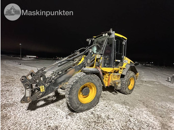 Колёсный погрузчик JCB