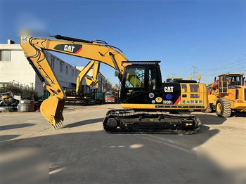 Гусеничный экскаватор CATERPILLAR 320D