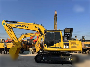 Гусеничный экскаватор KOMATSU PC200-8