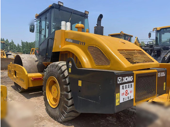 Каток XCMG XS223J