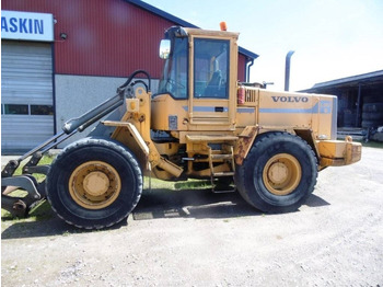 Колёсный погрузчик VOLVO L90