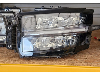 Передняя фара RENAULT T