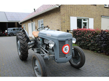 Трактор MASSEY FERGUSON