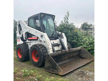 Мини-погрузчик с бортовым поворотом BOBCAT S300