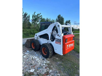 Мини-погрузчик с бортовым поворотом BOBCAT S300