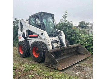 Мини-погрузчик с бортовым поворотом BOBCAT S300