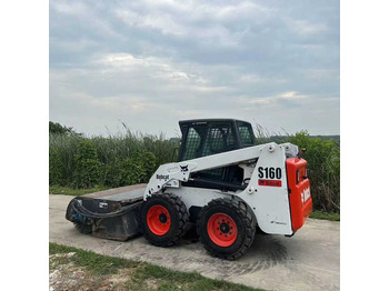 Мини-погрузчик с бортовым поворотом BOBCAT S160