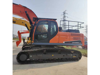 Гусеничный экскаватор DOOSAN DX300LC