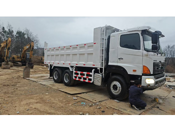 Самосвал HINO