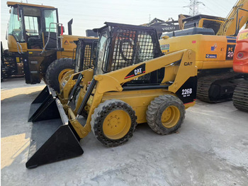 Мини-погрузчик с бортовым поворотом CATERPILLAR 226B