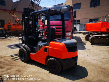 Дизельный погрузчик TOYOTA 3-ton: фото 2 Дизельный погрузчик TOYOTA 3-ton: фото 2