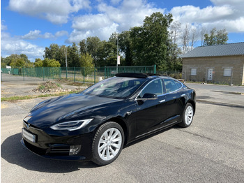 Седан TESLA
