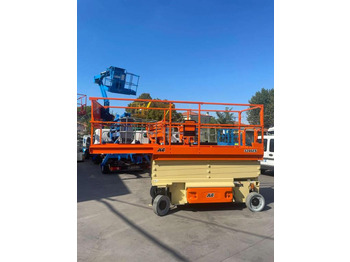 Ножничный подъемник JLG